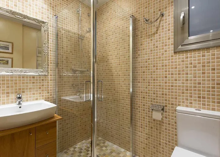 Beautiful & Luxury Centrally-located Apartamento